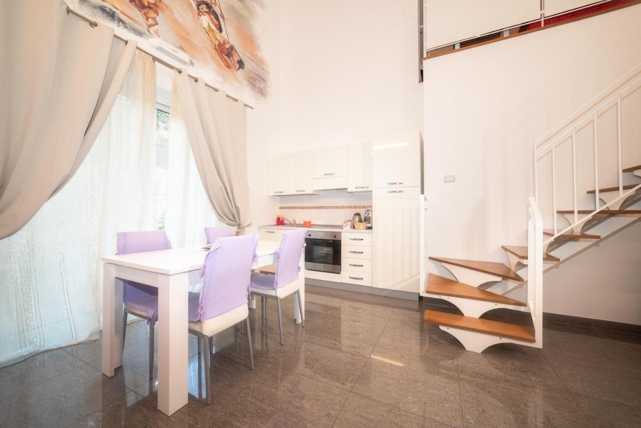 Palazzo Leo Suite And Apartment Лече Екстериор снимка