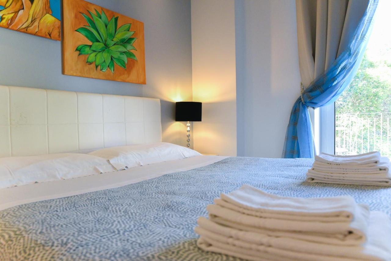 Palazzo Leo Suite And Apartment Лече Екстериор снимка