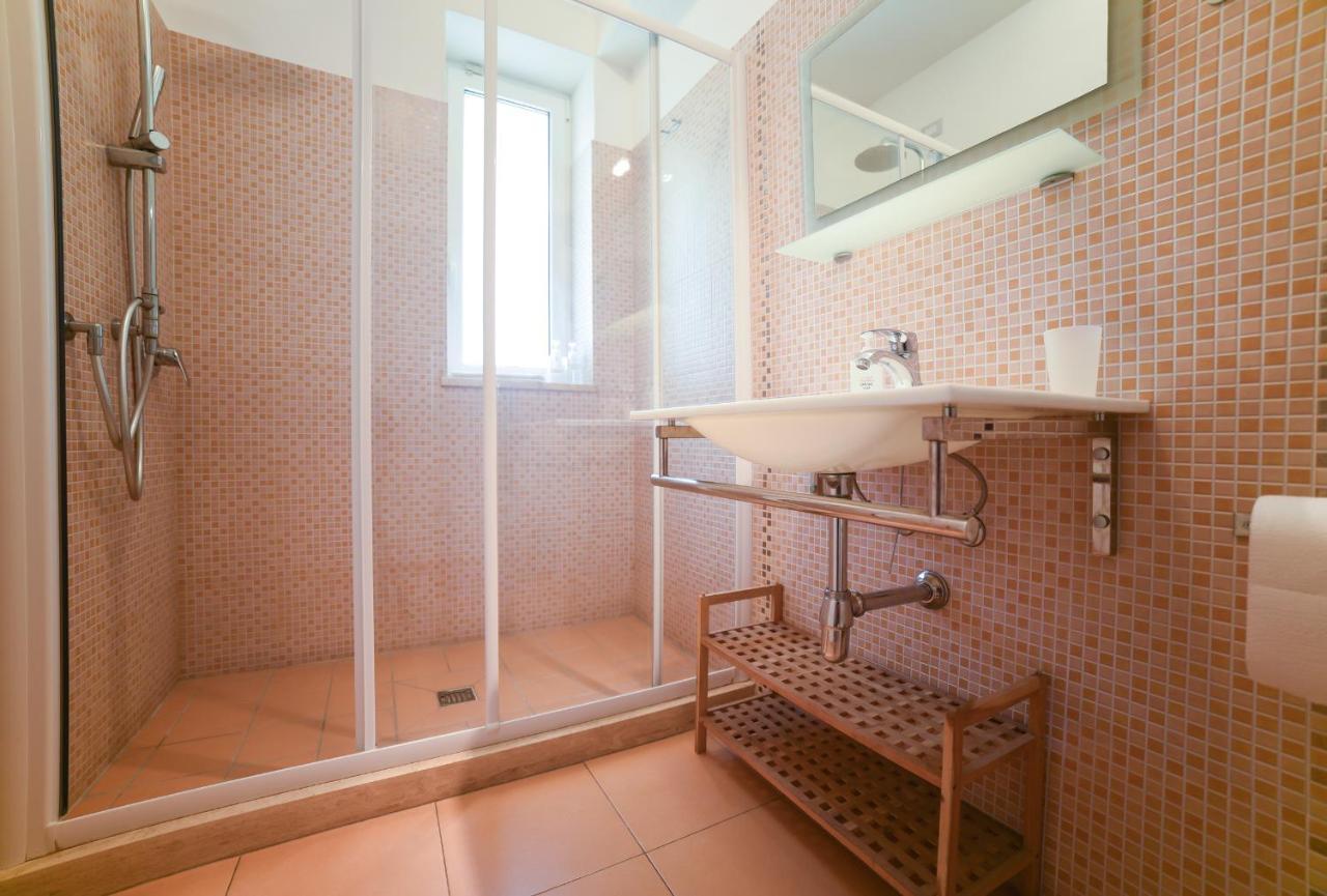 Palazzo Leo Suite And Apartment Лече Екстериор снимка