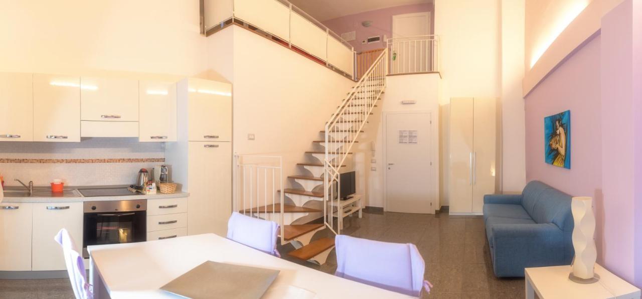 Palazzo Leo Suite And Apartment Лече Екстериор снимка